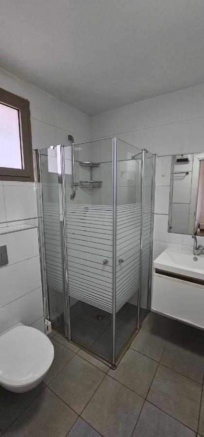Top-Luxury Exclusive Аpt With Jacuzzi In Front Of The Sea Eilat Esterno foto