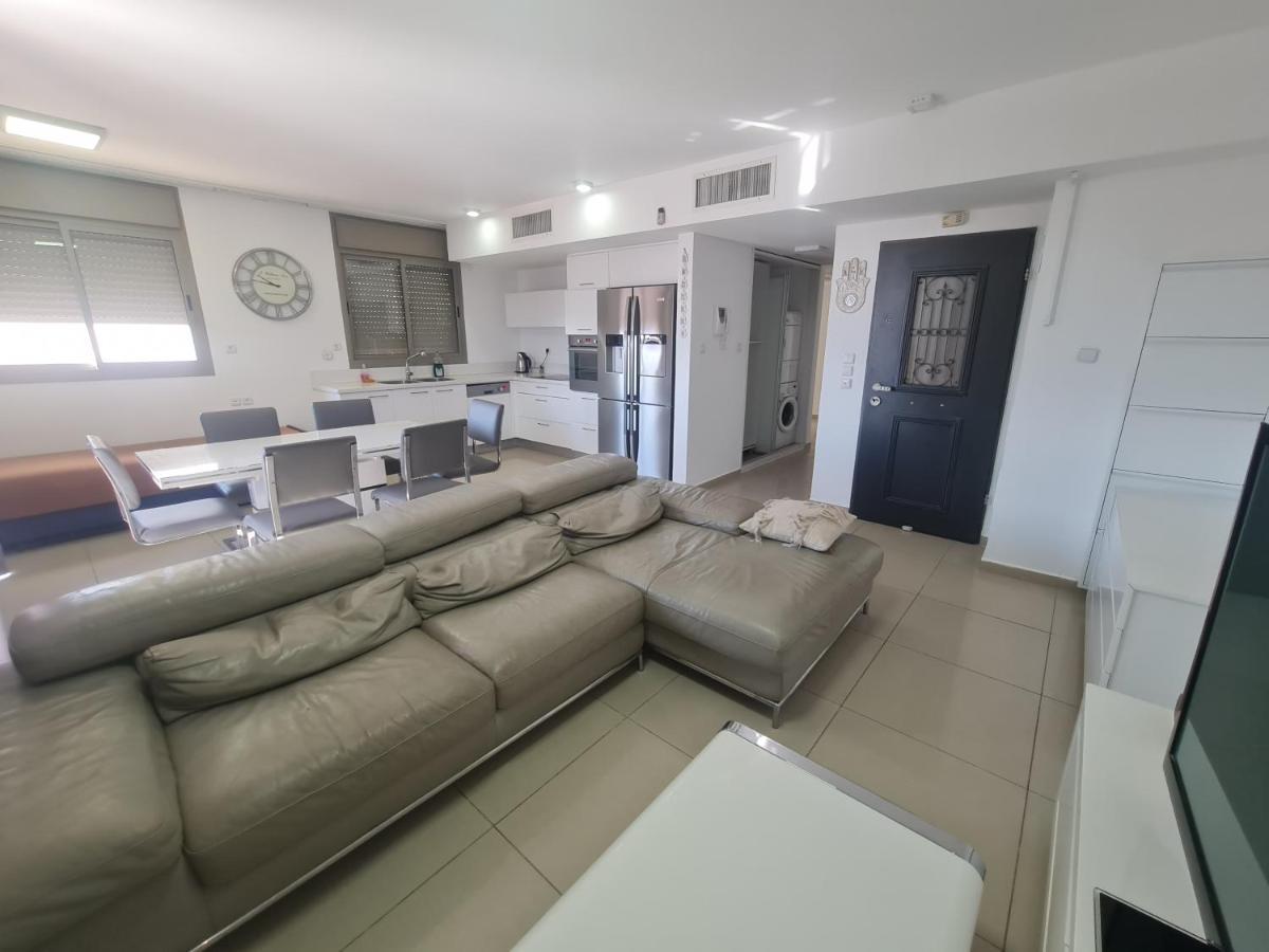 Top-Luxury Exclusive Аpt With Jacuzzi In Front Of The Sea Eilat Esterno foto