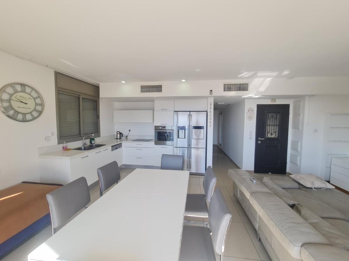 Top-Luxury Exclusive Аpt With Jacuzzi In Front Of The Sea Eilat Esterno foto