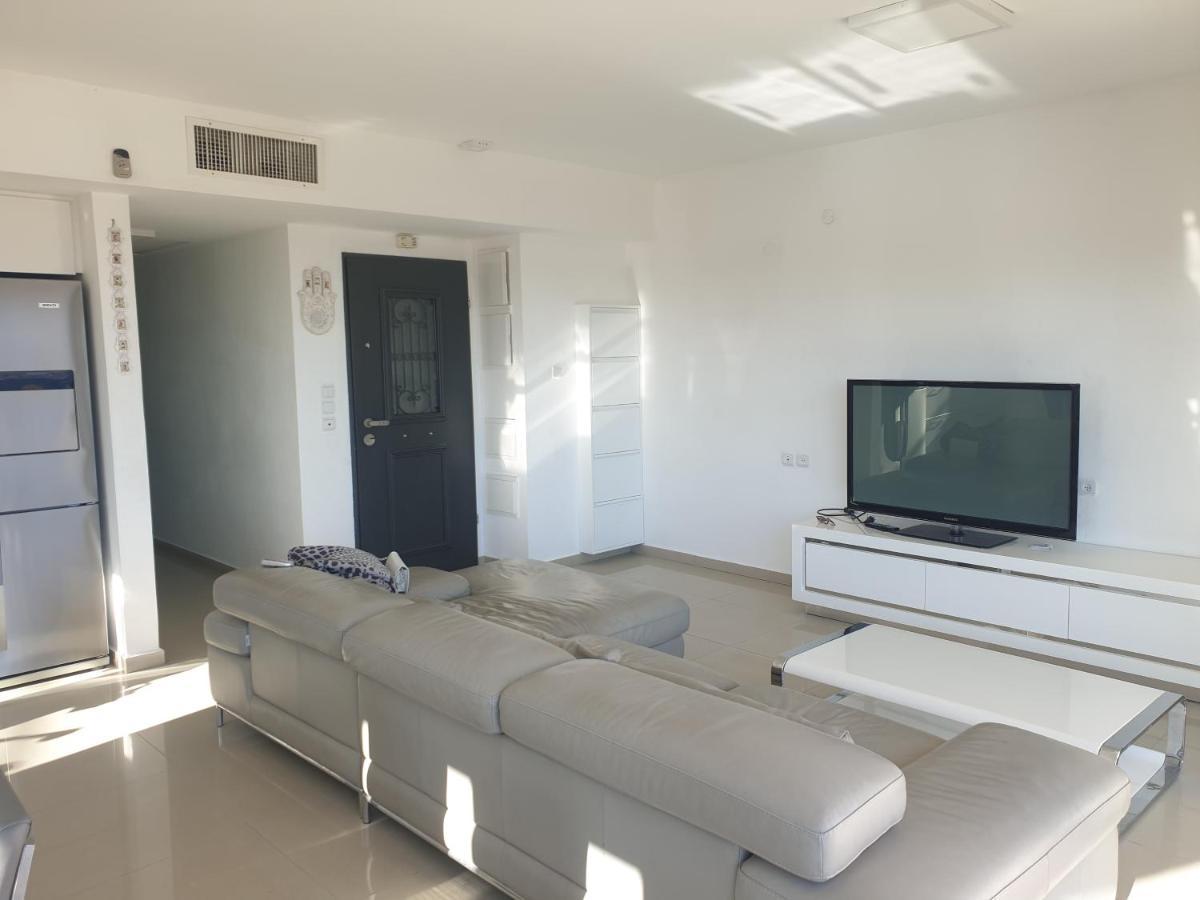 Top-Luxury Exclusive Аpt With Jacuzzi In Front Of The Sea Eilat Esterno foto