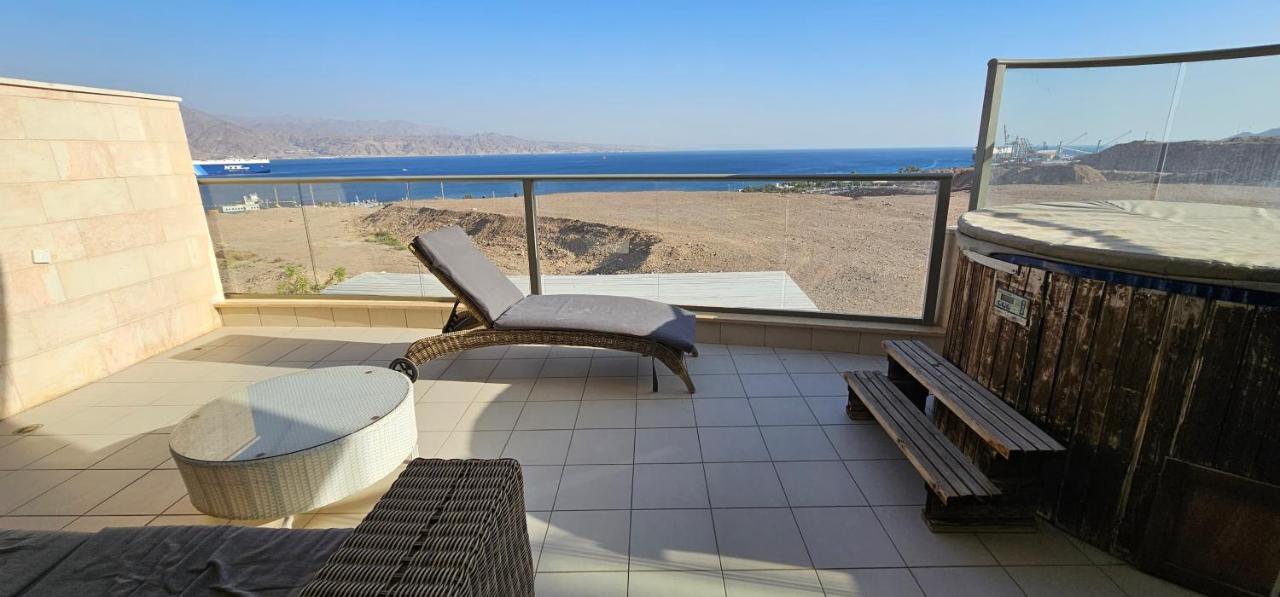 Top-Luxury Exclusive Аpt With Jacuzzi In Front Of The Sea Eilat Esterno foto