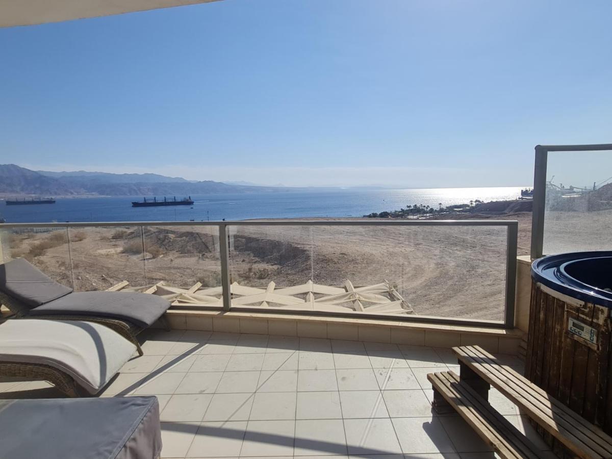 Top-Luxury Exclusive Аpt With Jacuzzi In Front Of The Sea Eilat Esterno foto