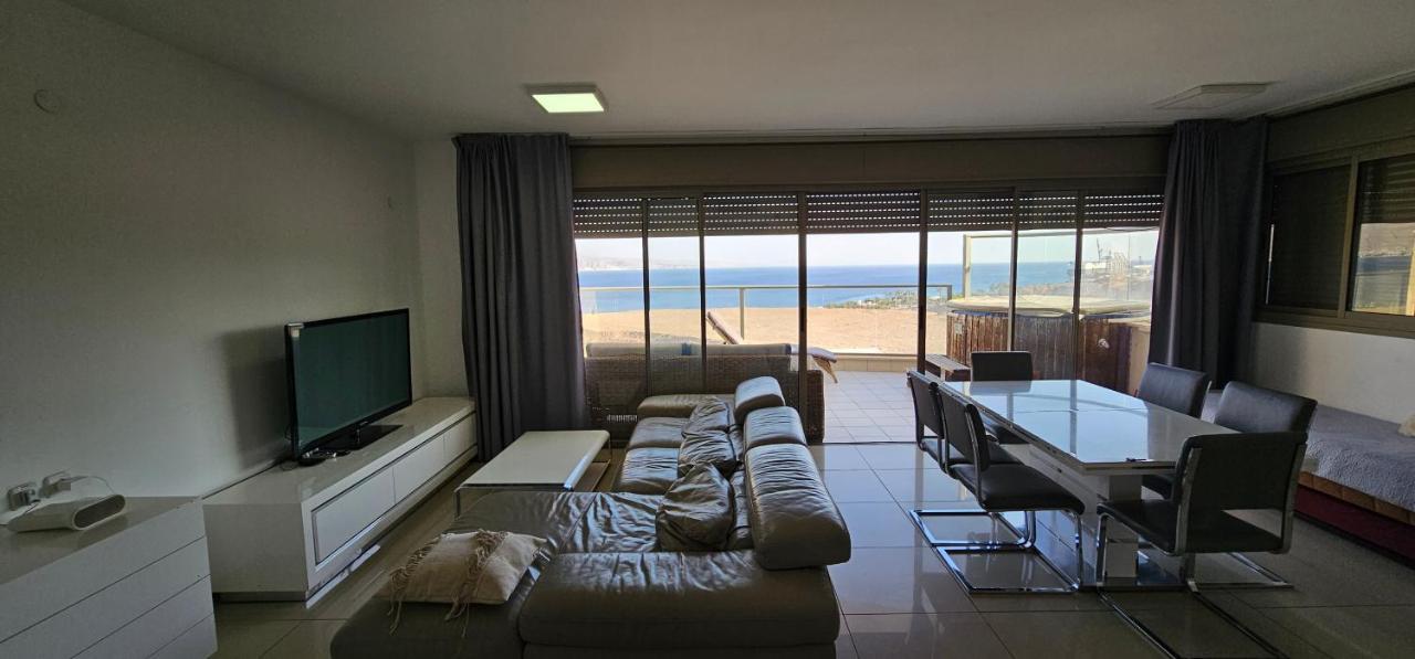Top-Luxury Exclusive Аpt With Jacuzzi In Front Of The Sea Eilat Esterno foto