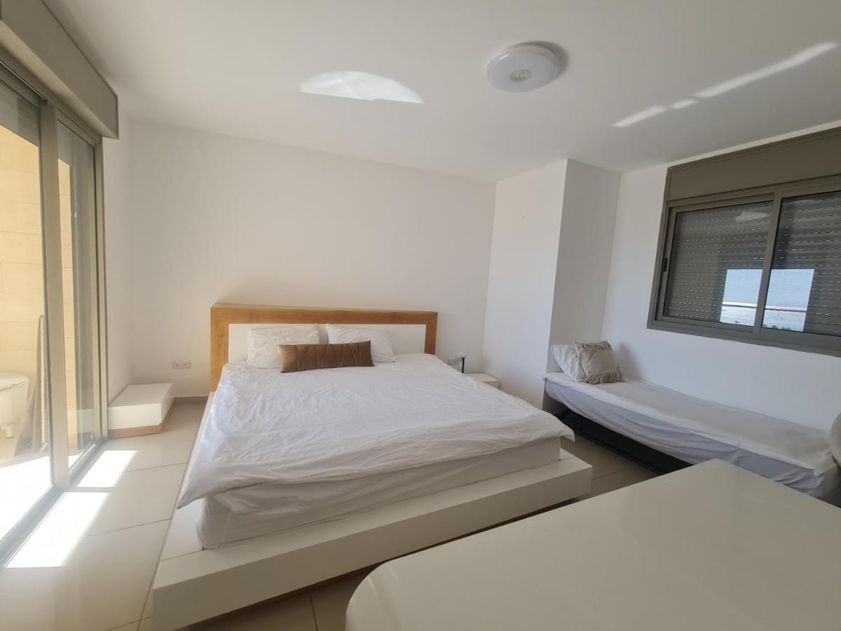 Top-Luxury Exclusive Аpt With Jacuzzi In Front Of The Sea Eilat Esterno foto
