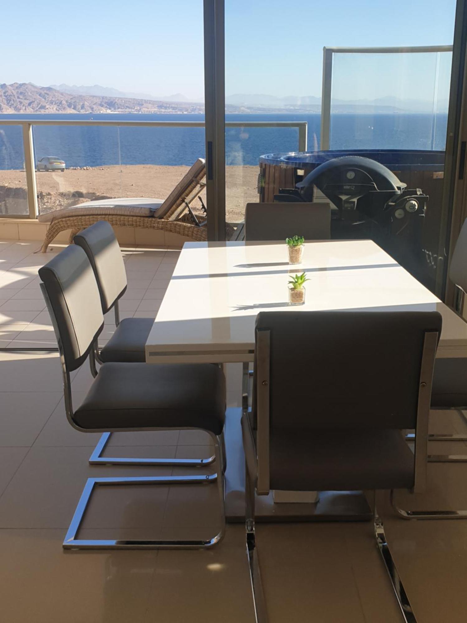 Top-Luxury Exclusive Аpt With Jacuzzi In Front Of The Sea Eilat Esterno foto