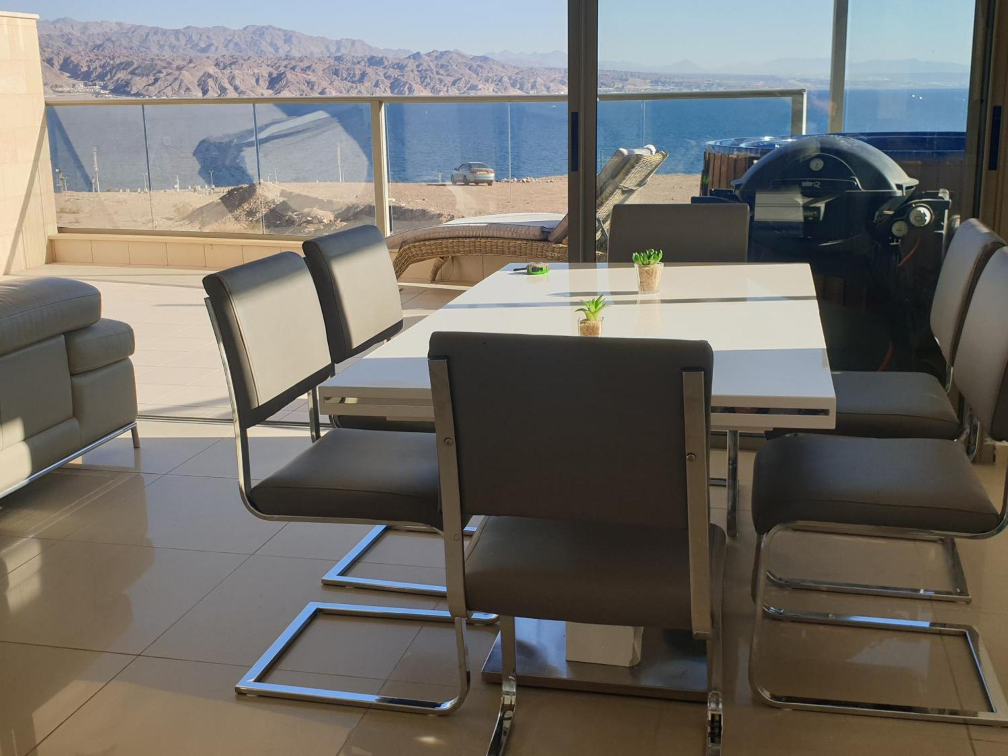 Top-Luxury Exclusive Аpt With Jacuzzi In Front Of The Sea Eilat Esterno foto