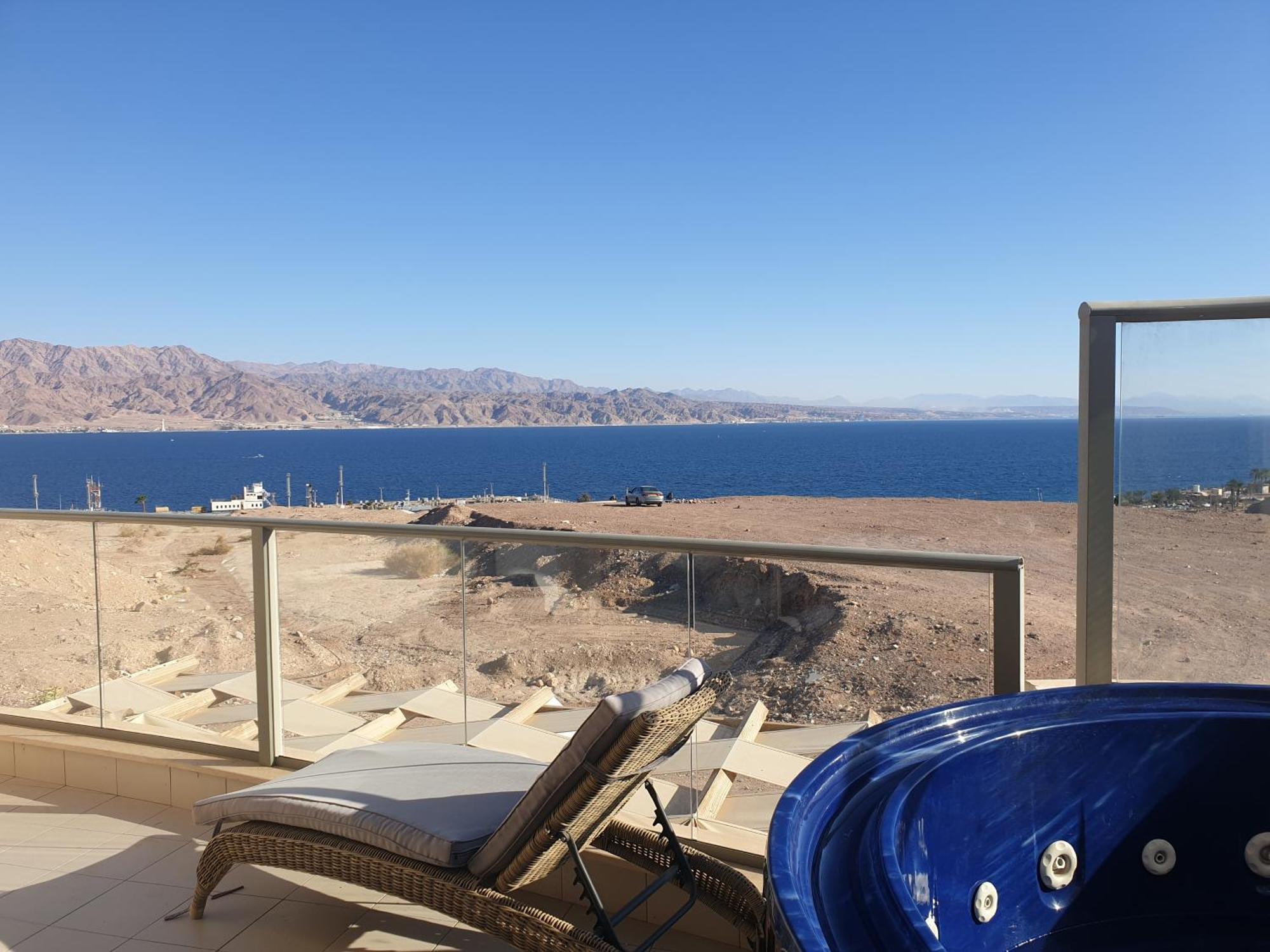 Top-Luxury Exclusive Аpt With Jacuzzi In Front Of The Sea Eilat Esterno foto
